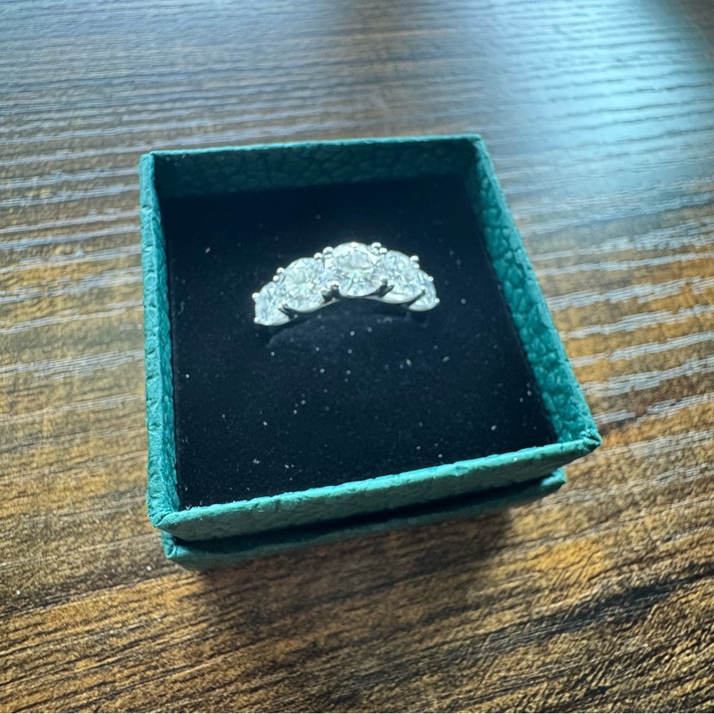 Moissanite Sterling Silver 925 Ring size 8 - Picture 3 of 6